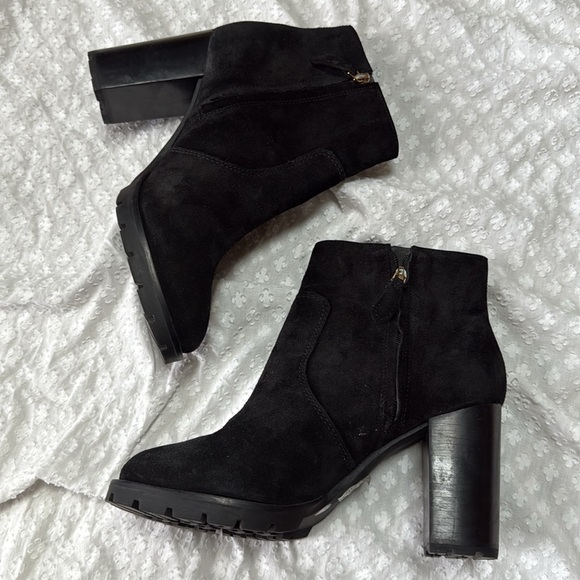 Tory Burch Sofia Lug Sole Black Suede Bootie size 8.5 - Picture 5 of 16